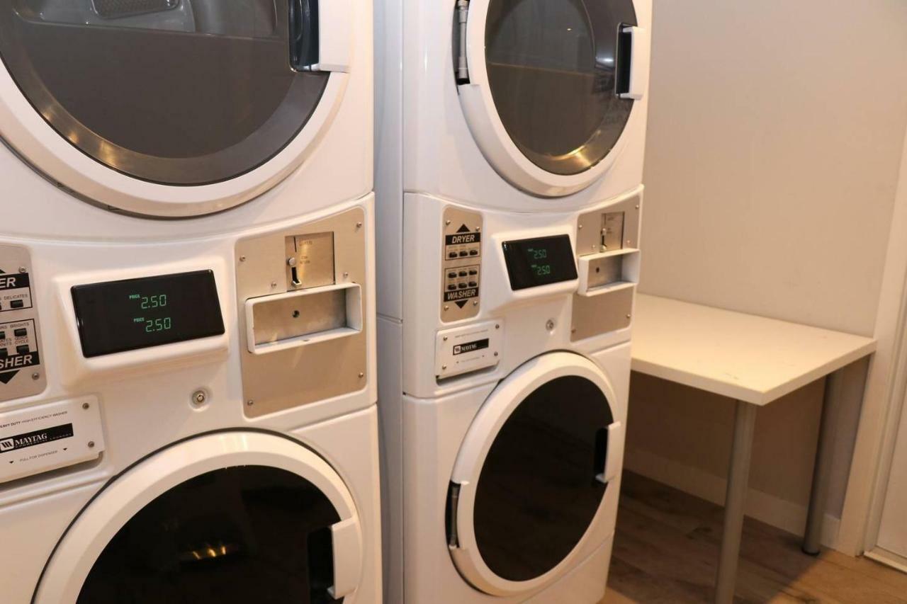 A Stylish Stay W/ A Queen Bed, Heated Floors.. #15 Brookline Exterior foto