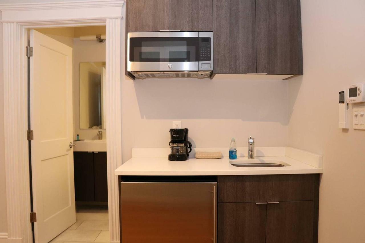 A Stylish Stay W/ A Queen Bed, Heated Floors.. #15 Brookline Exterior foto